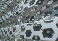 نماد فلزی سوراخدار 26mm X 61mm سوراخ شش ضلعی برای دکوراسیون فروشگاه 4S