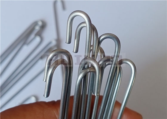 واشرهای خود قفل‌شونده استیل ضد زنگ 30 میلی‌متری با پوشش مشکی دو طرفه که برای محکم کردن توری به پنل‌های خورشیدی استفاده می‌شوند