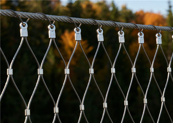 توری مشبک طناب فولادی ضد زنگ 3.0 میلی متری برای پر کردن نرده ها استفاده می شود.