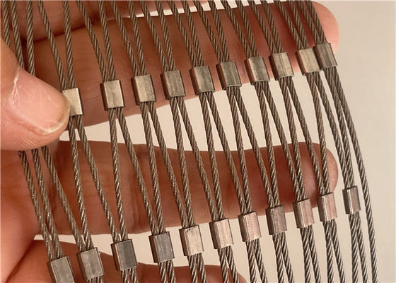 توری مشبک طناب فولادی ضد زنگ 3.0 میلی متری برای پر کردن نرده ها استفاده می شود.