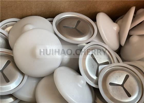 گیره‌های عایق صوتی استیل ضد زنگ گرید 304 با پلی‌کپ‌های سفید 38 میلی‌متری نصب شده روی پین‌های جوش CD