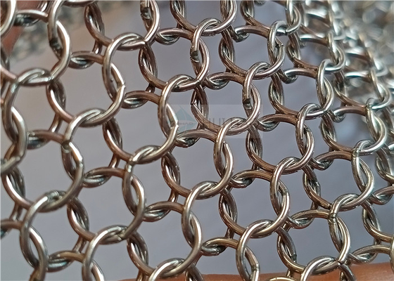 پرده های مش حلقه ای از جنس استنلس استیل 7 میلی متری رنگ نقره ای مورد استفاده برای ساخت و سازهای معماری