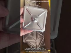 واشرهای خود قفل‌شونده مربع 2-1/2 اینچی جنس استیل ضد زنگ برای محکم کردن مواد عایق استفاده می‌شوند.