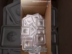 واشر خود قفل‌شونده مربع 38 میلی‌متری که بر روی انواع مختلف بست‌های عایق برای نگه داشتن عایق نصب می‌شود.